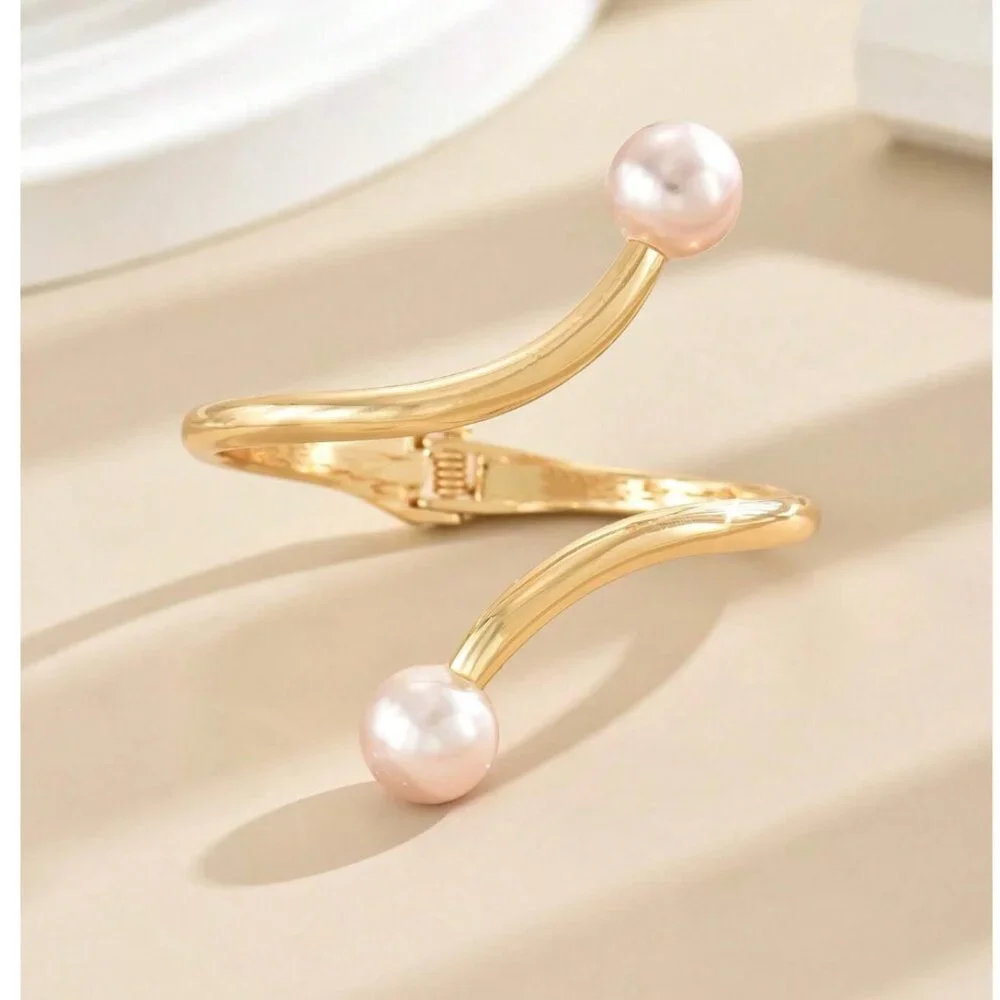Faux Pearl Elegant Braclet - Picture 4 of 5